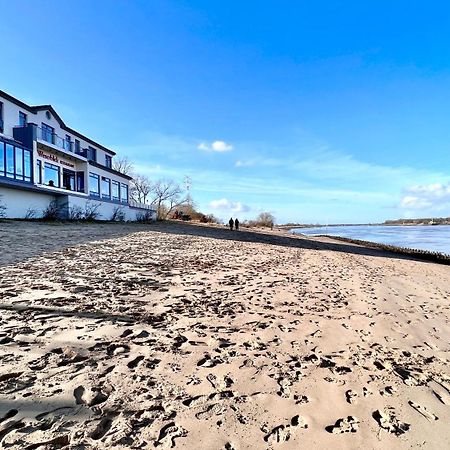 Gaestehaus Weserblick Am Weser-Sandstrand Berne Exterior photo