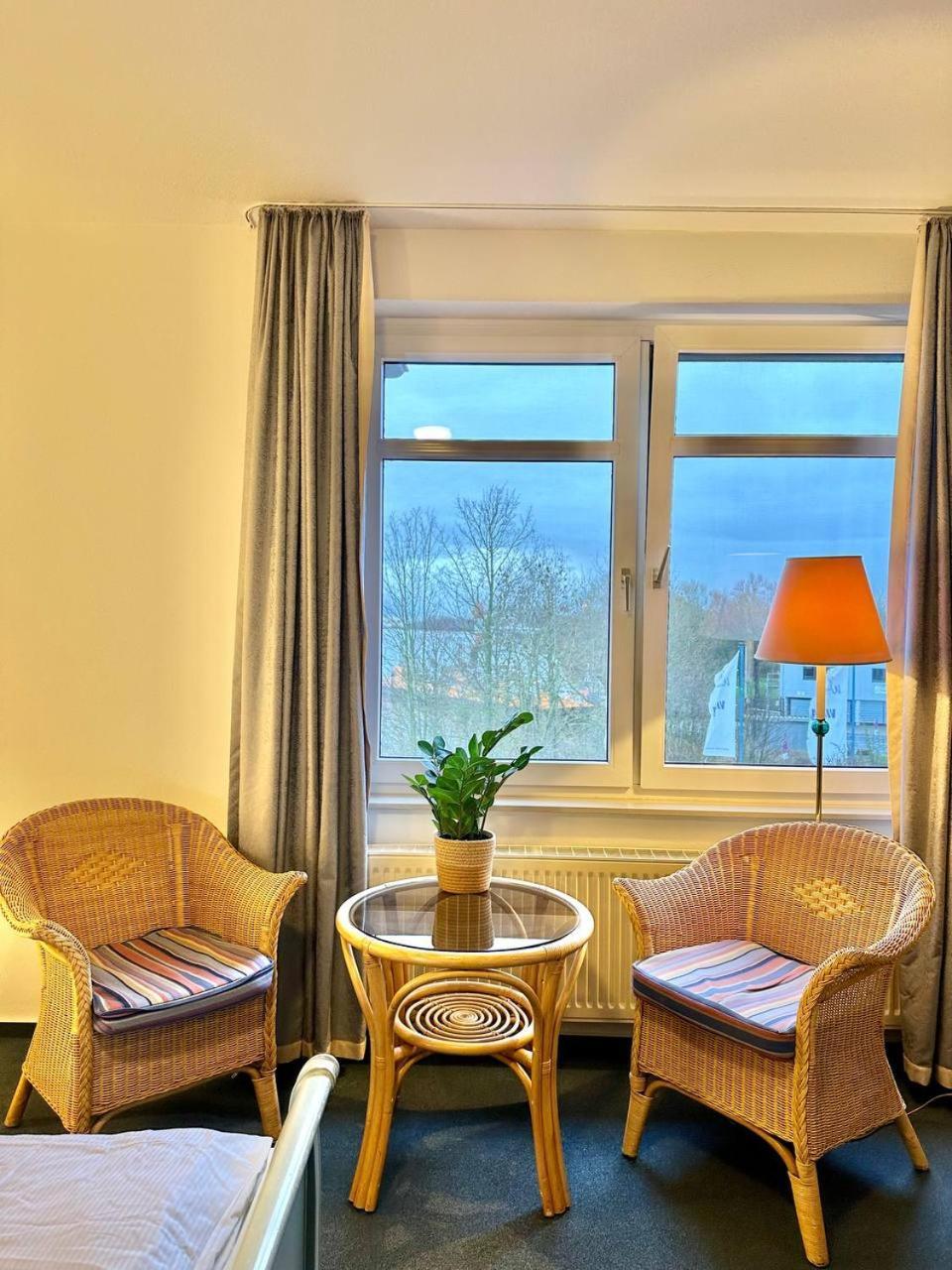Gaestehaus Weserblick Am Weser-Sandstrand Berne Exterior photo