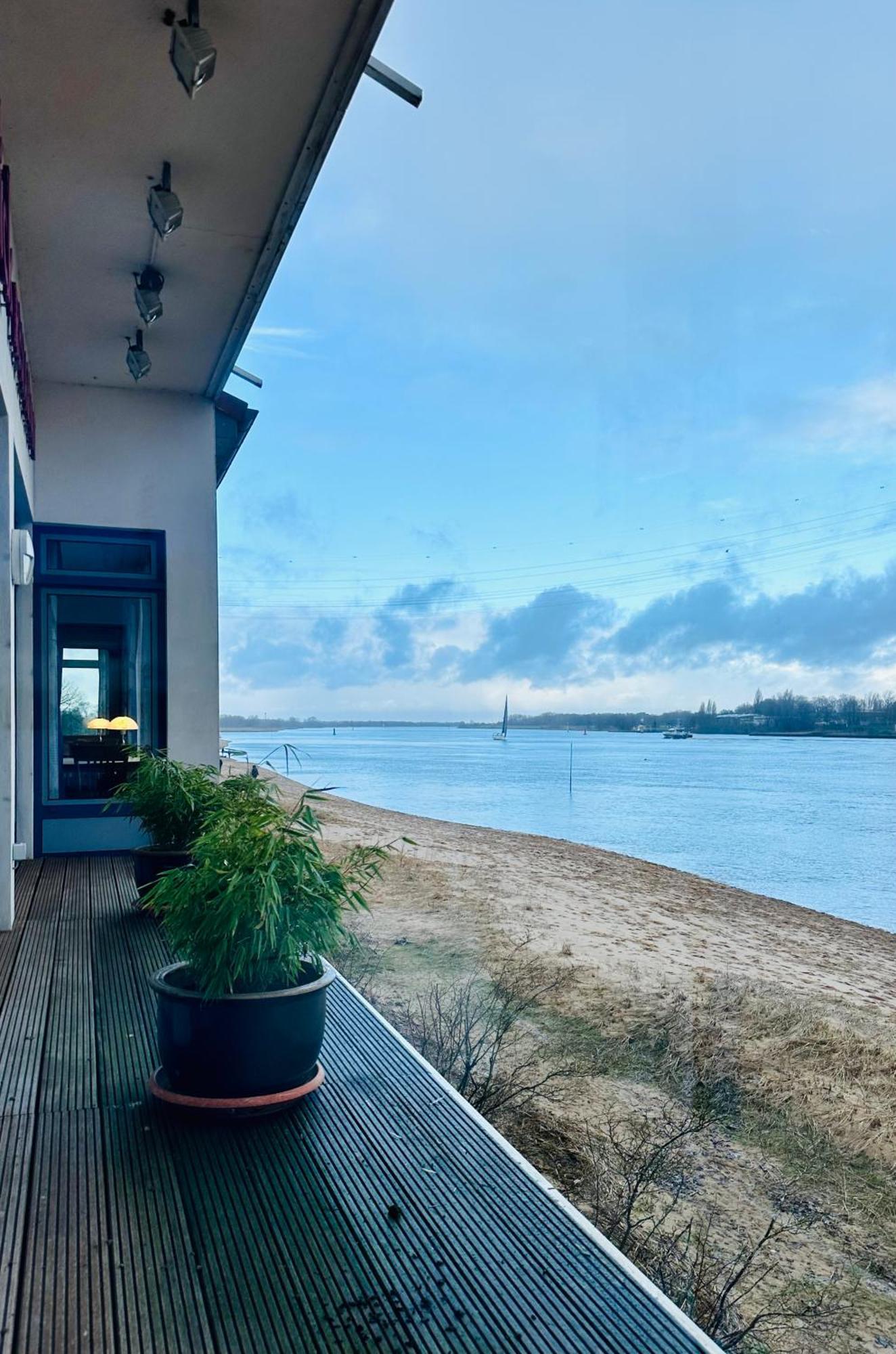 Gaestehaus Weserblick Am Weser-Sandstrand Berne Exterior photo