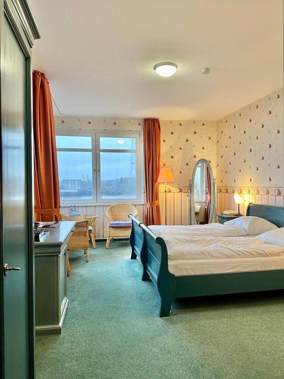 Gaestehaus Weserblick Am Weser-Sandstrand Berne Exterior photo