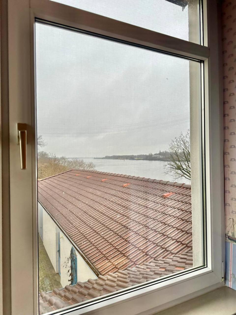 Gaestehaus Weserblick Am Weser-Sandstrand Berne Exterior photo
