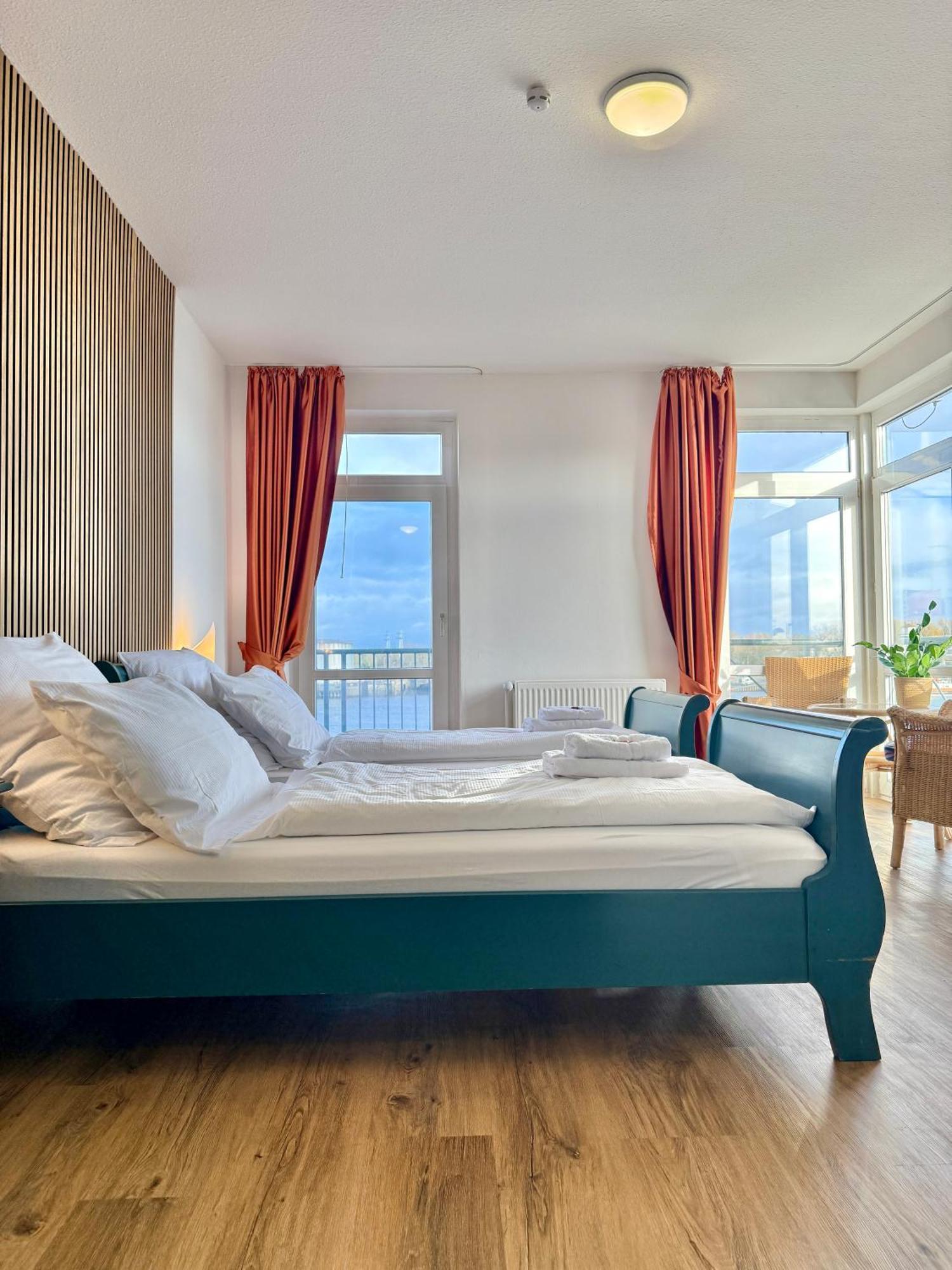 Gaestehaus Weserblick Am Weser-Sandstrand Berne Exterior photo