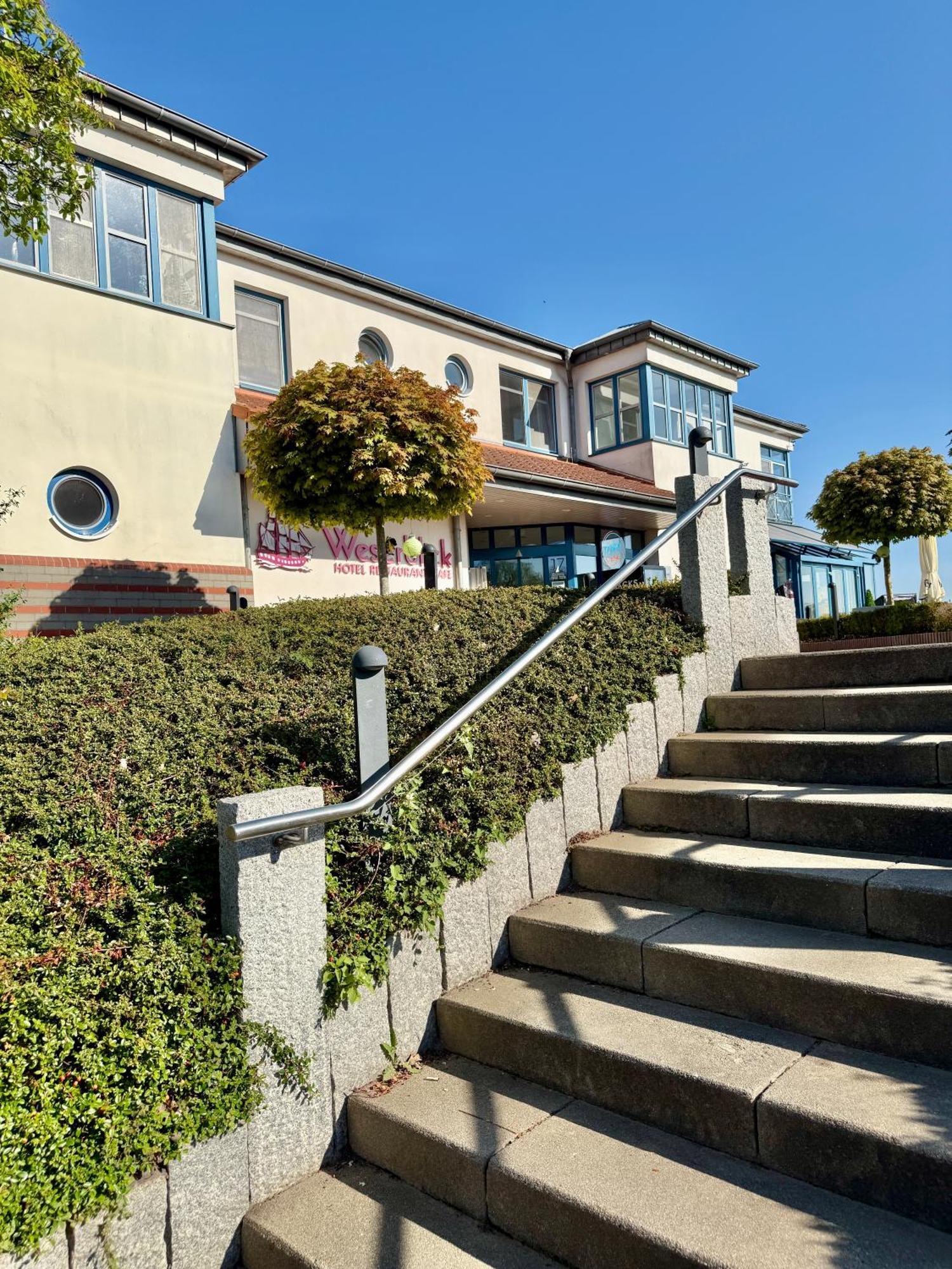Gaestehaus Weserblick Am Weser-Sandstrand Berne Exterior photo